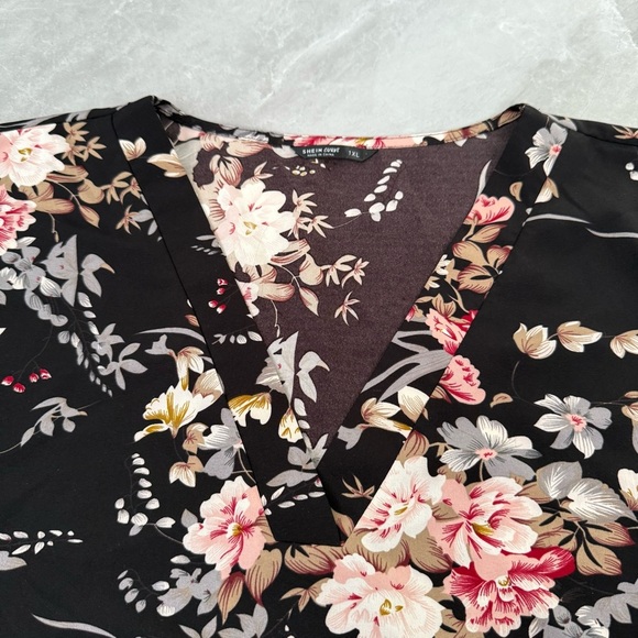 Women’s SHEIN Curve Floral Print High Low V-Neck Cap Sleeve Top Plus Size 1XL - Picture 6 of 16